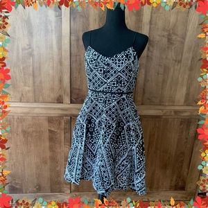 3/$30 BR Black and white Banana Republic dress 8